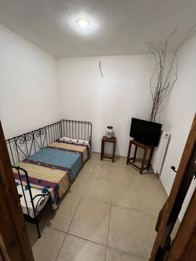 Apartment In Salamina With Garden & Sea View Selinia Exterior photo